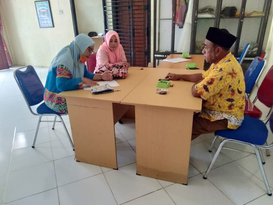 Mewawancara Kepala Desa tentang BLT-DD