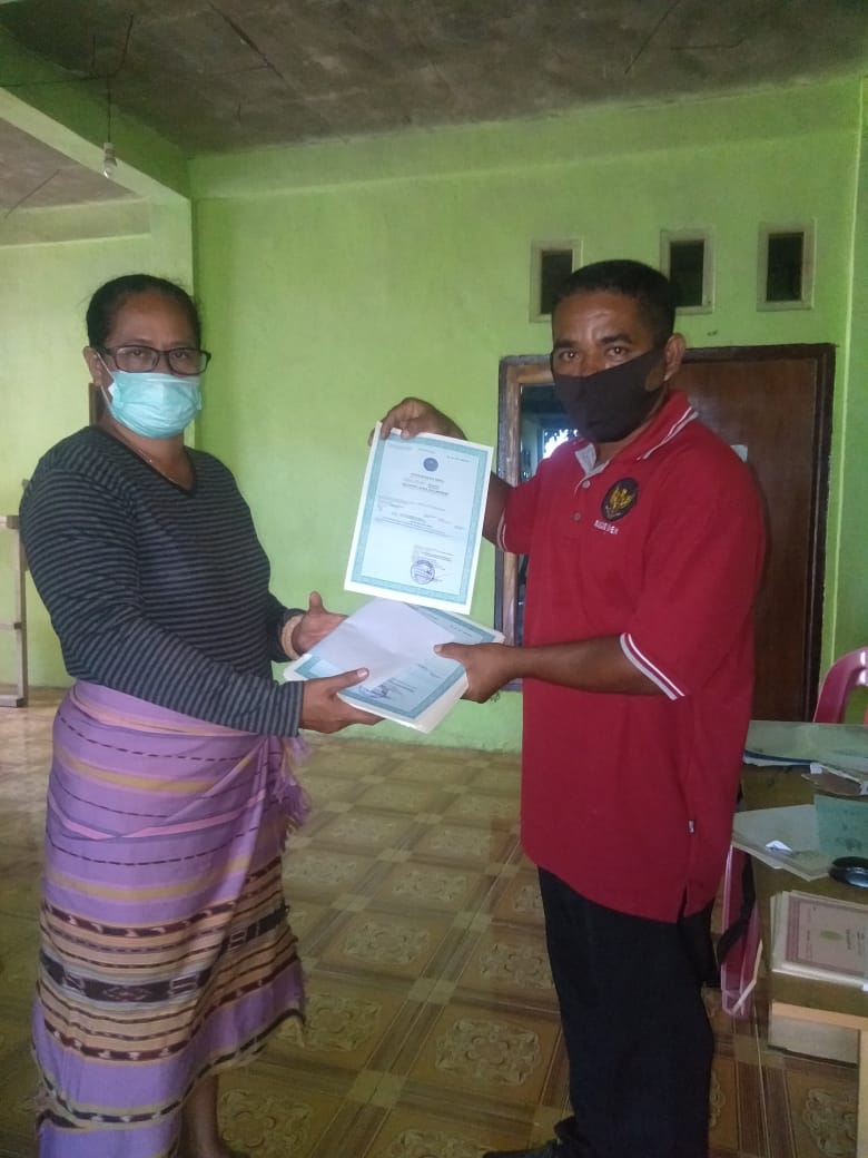 Serah Terima Dokumen Hasil KLIK Perlindungan Sosial di Helan Langowuyo