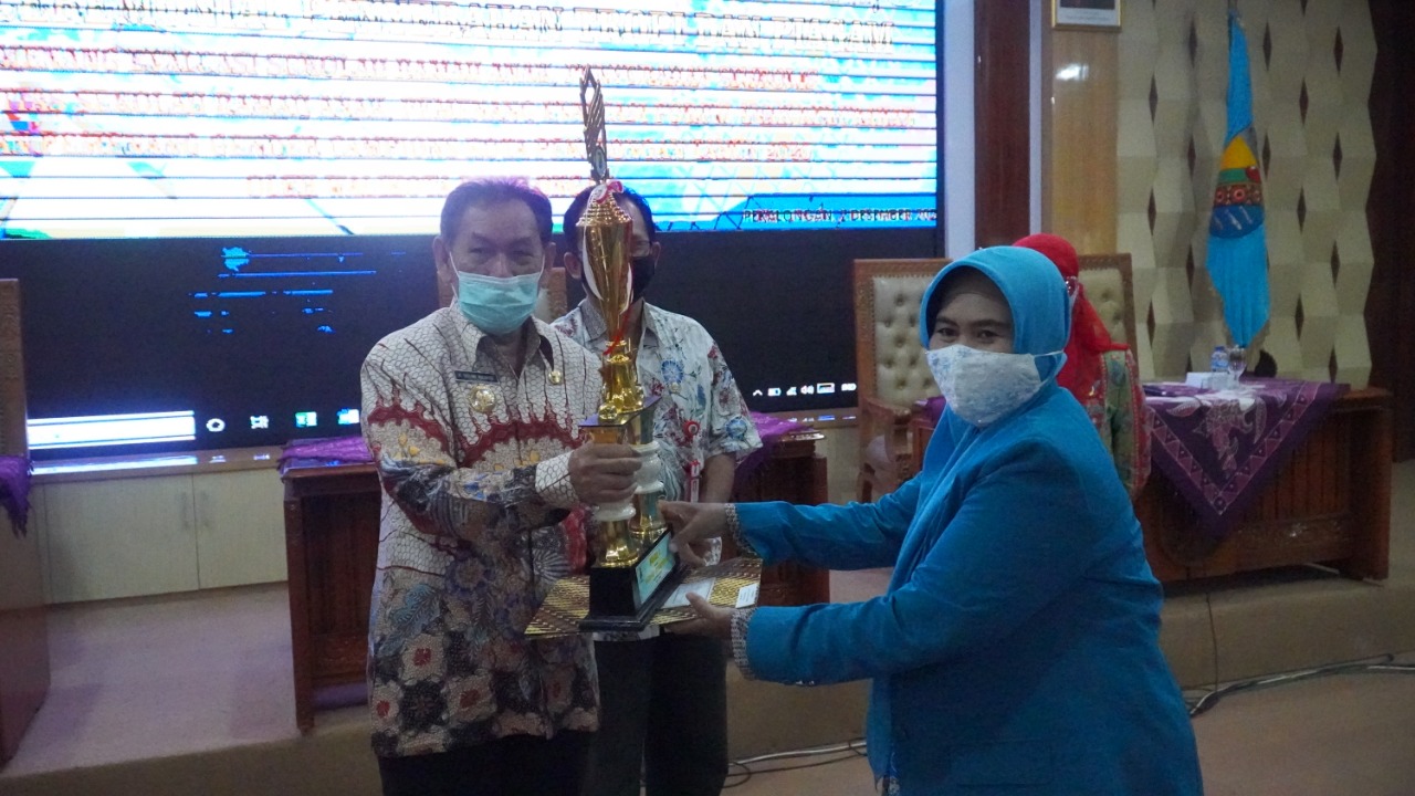 Menerima Penghargaan Gender Champion