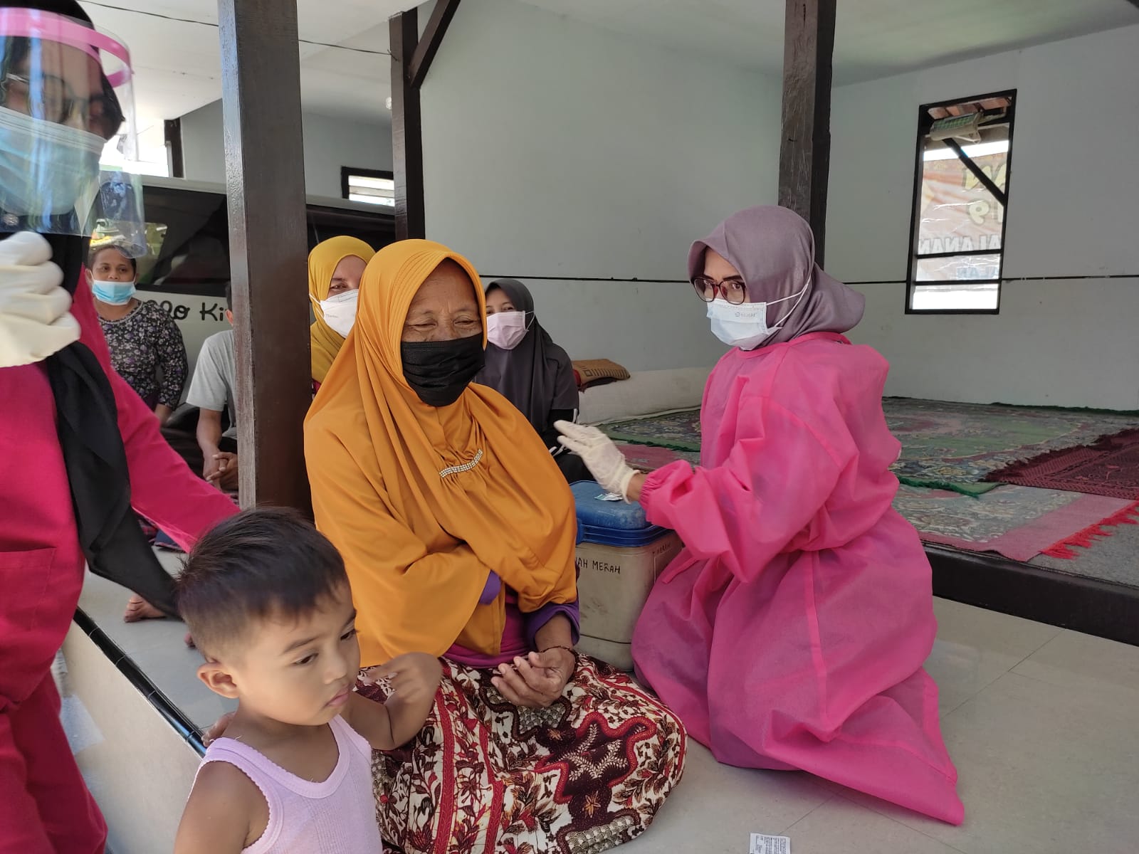 Vaksinasi COVID-19 Di Madura