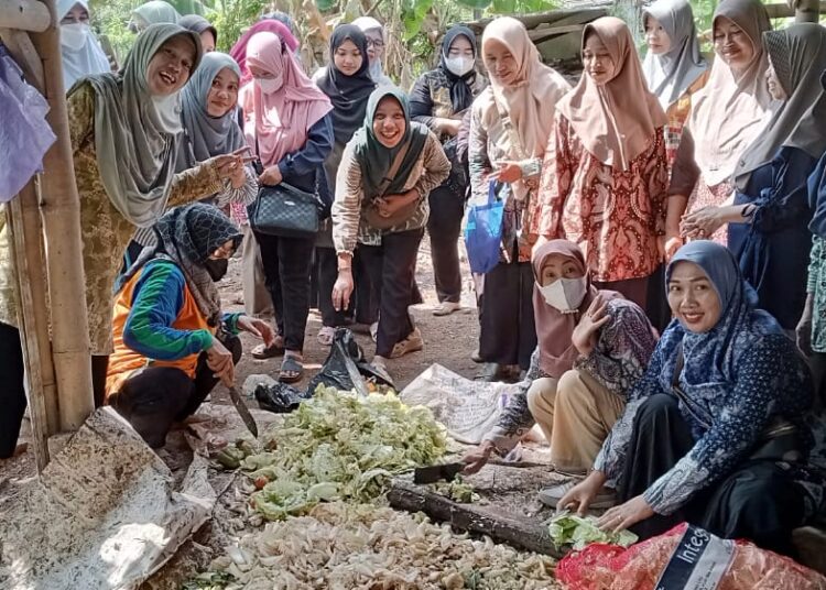 Menjaga Bumi dengan Pupuk Kompos: Serikat Pekka Kabupaten Pekalongan Gelar Pelatihan Pengolahan Sampah